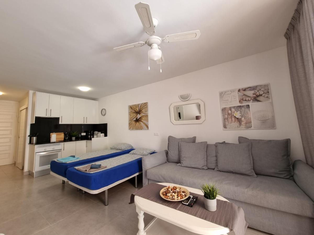 Studio No 2 Just 100 To Beach And Sea, Large Terrace, Heated Pool, Wifi, Aircondition For A Fee Playa de las Americas  Eksteriør bilde